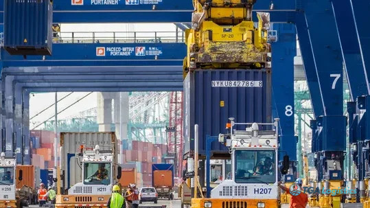 LA Port Anticipates 2026 Import Volume Decline