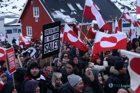 EU Halts US Trade Pact Efforts Amid Tariff Threats