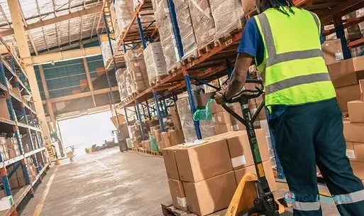 Strategic Workforce: Contract Workers Bolster Supply Chain Resilience
